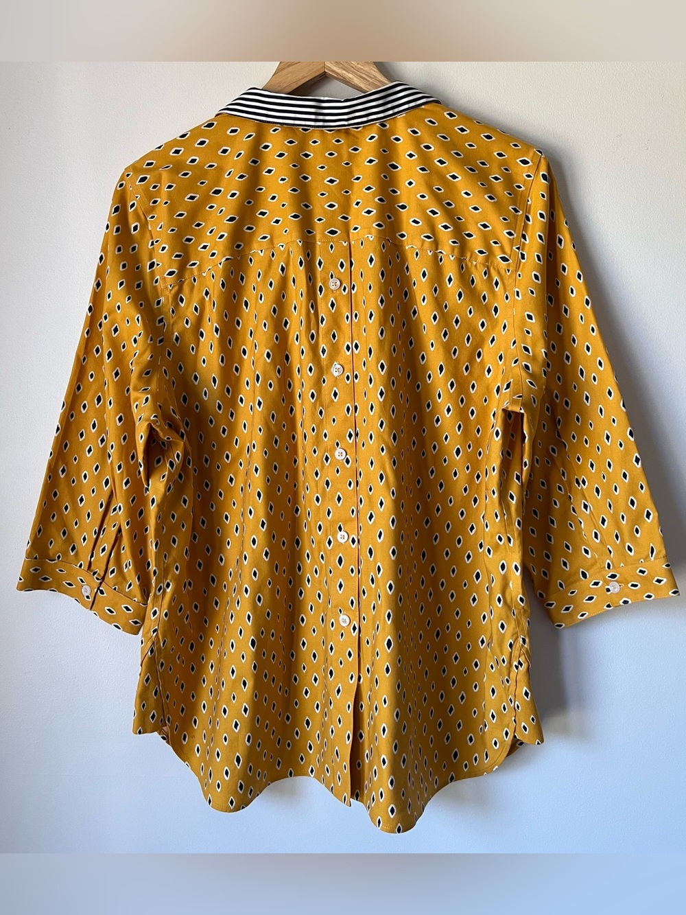 Chico’s Women’s No Iron Button Back Diamond Tunic Marigold Navy Size XL - Picture 4 of 10